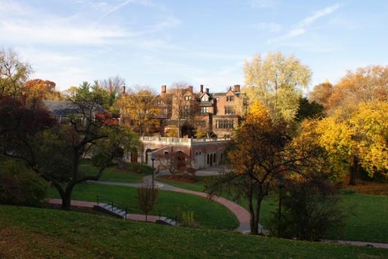 连绵起伏的草山, 红砖历史建筑, 和 multicolored autumn trees decorate Chatham University's Shadyside campus in Pittsburgh. 